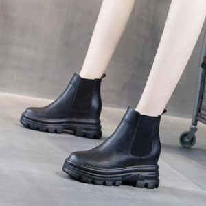 女士側邊短靴厚底設計